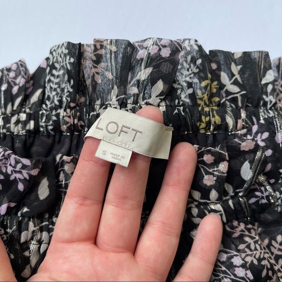 Ann Taylor Loft Black Sheer Floral Ruffle Off the Shoulder Flowy Top Sz M - Picture 4 of 4